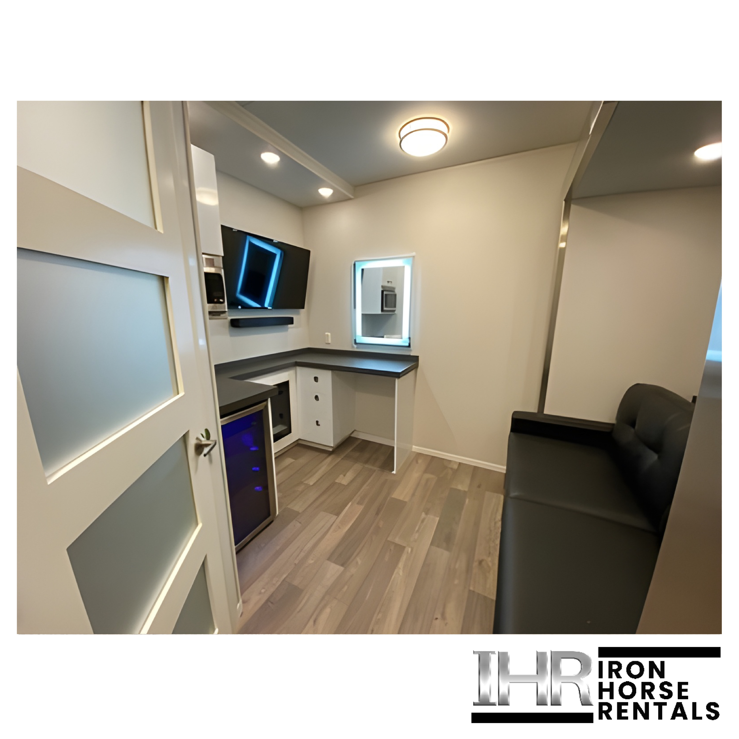 3-Room-Cast-Trailer-2-upscaled1_2560x2560